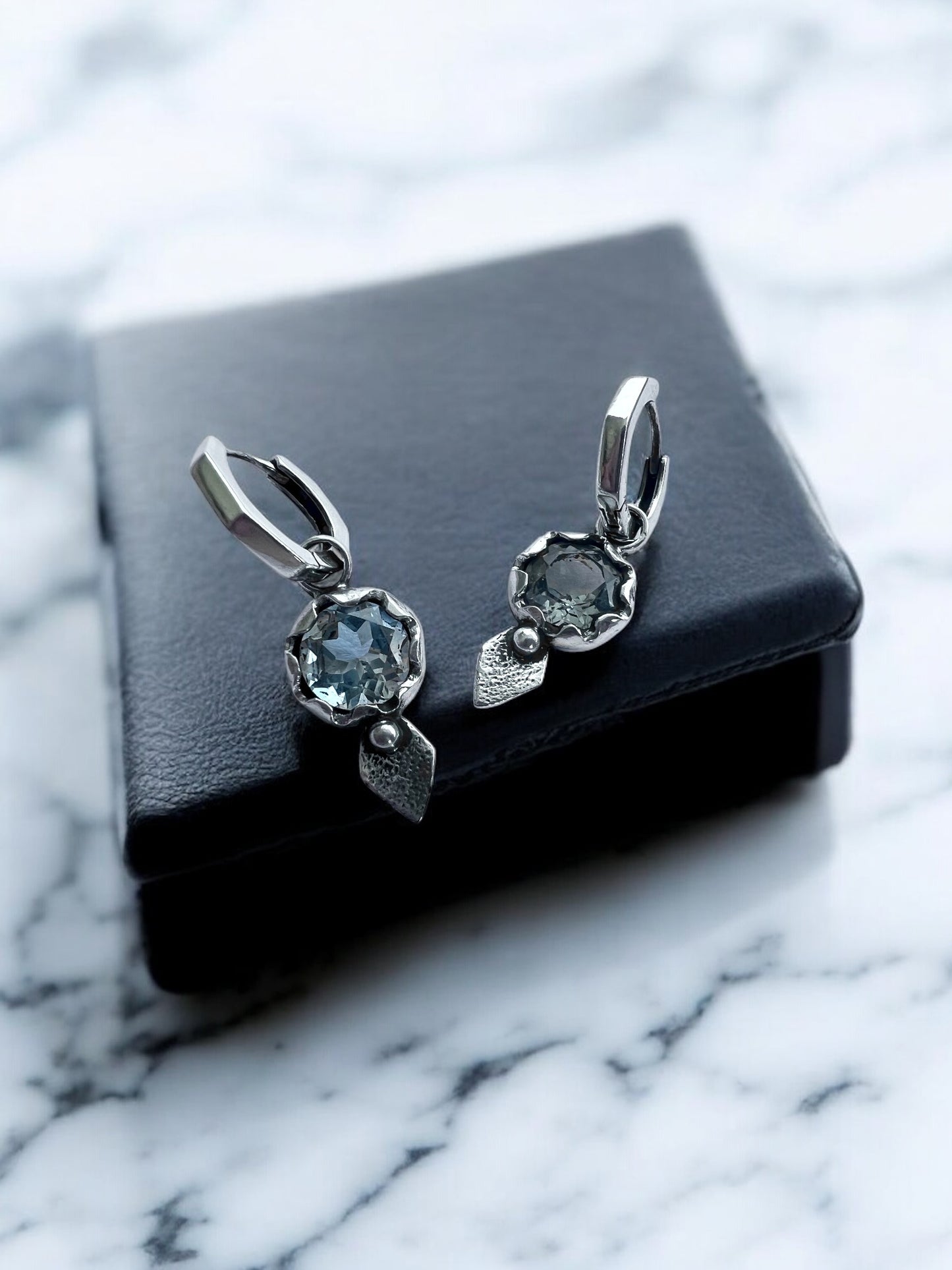 NEW! Aros Niulars zigzag diamante (Topacio sky)
