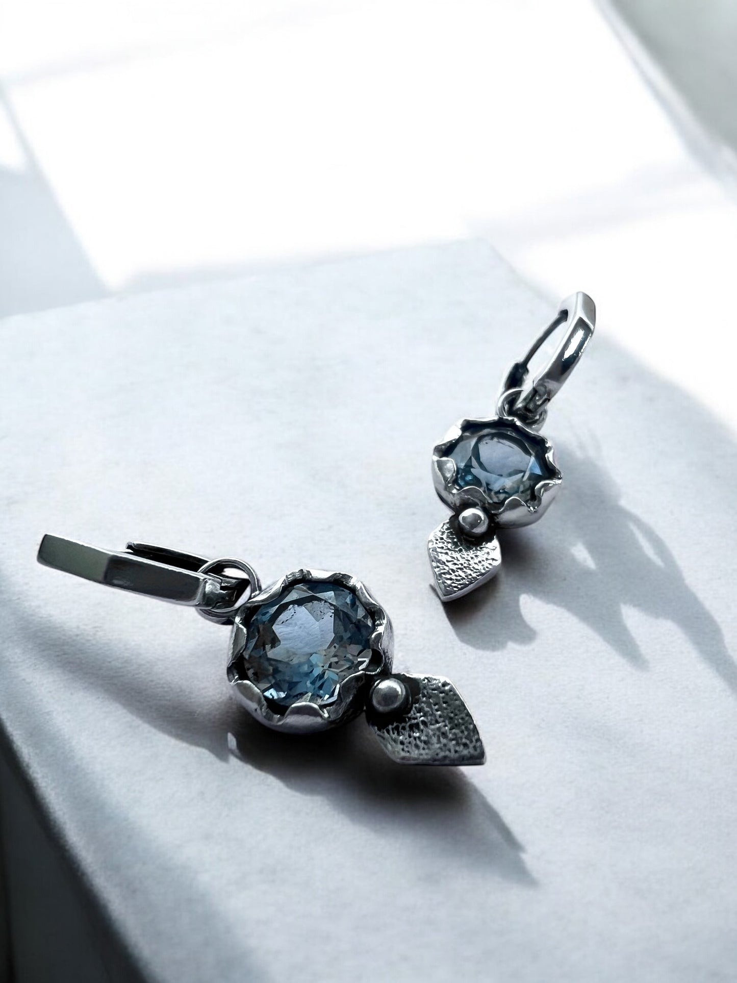 NEW! Aros Niulars zigzag diamante (Topacio sky)