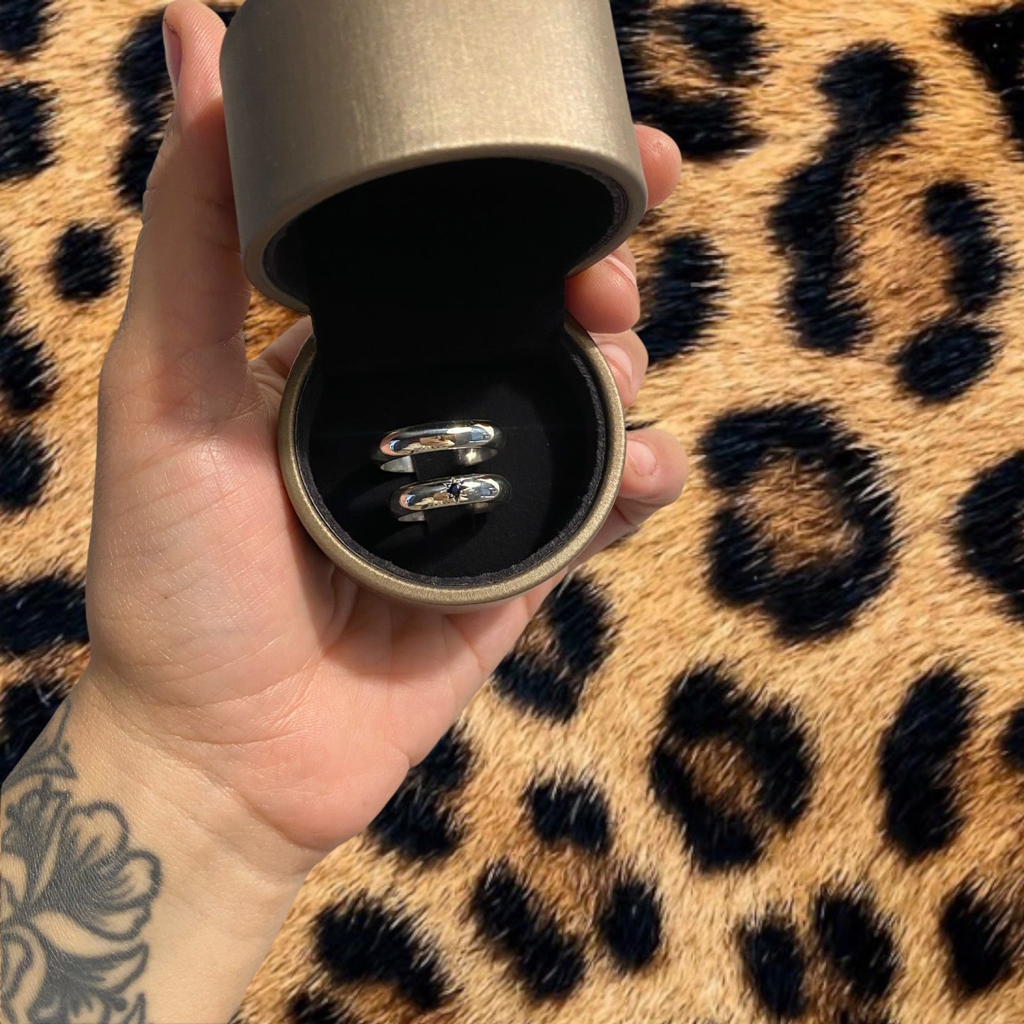 Argollas de matrimonio media caña con estrella / Desde: