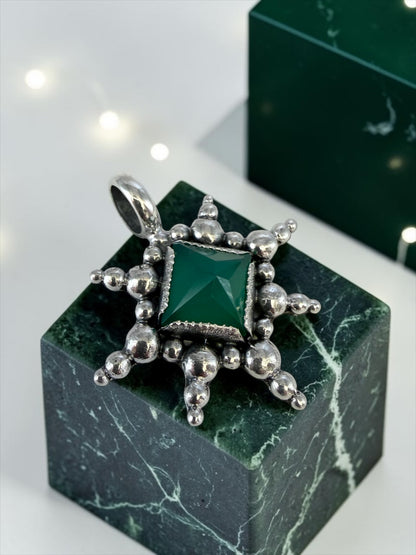 NEW! Colgante Piramide "Firework" Onix verde