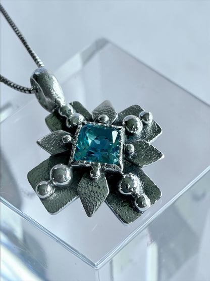 NEW! Colgante Cruz del sur (Topacio sky)