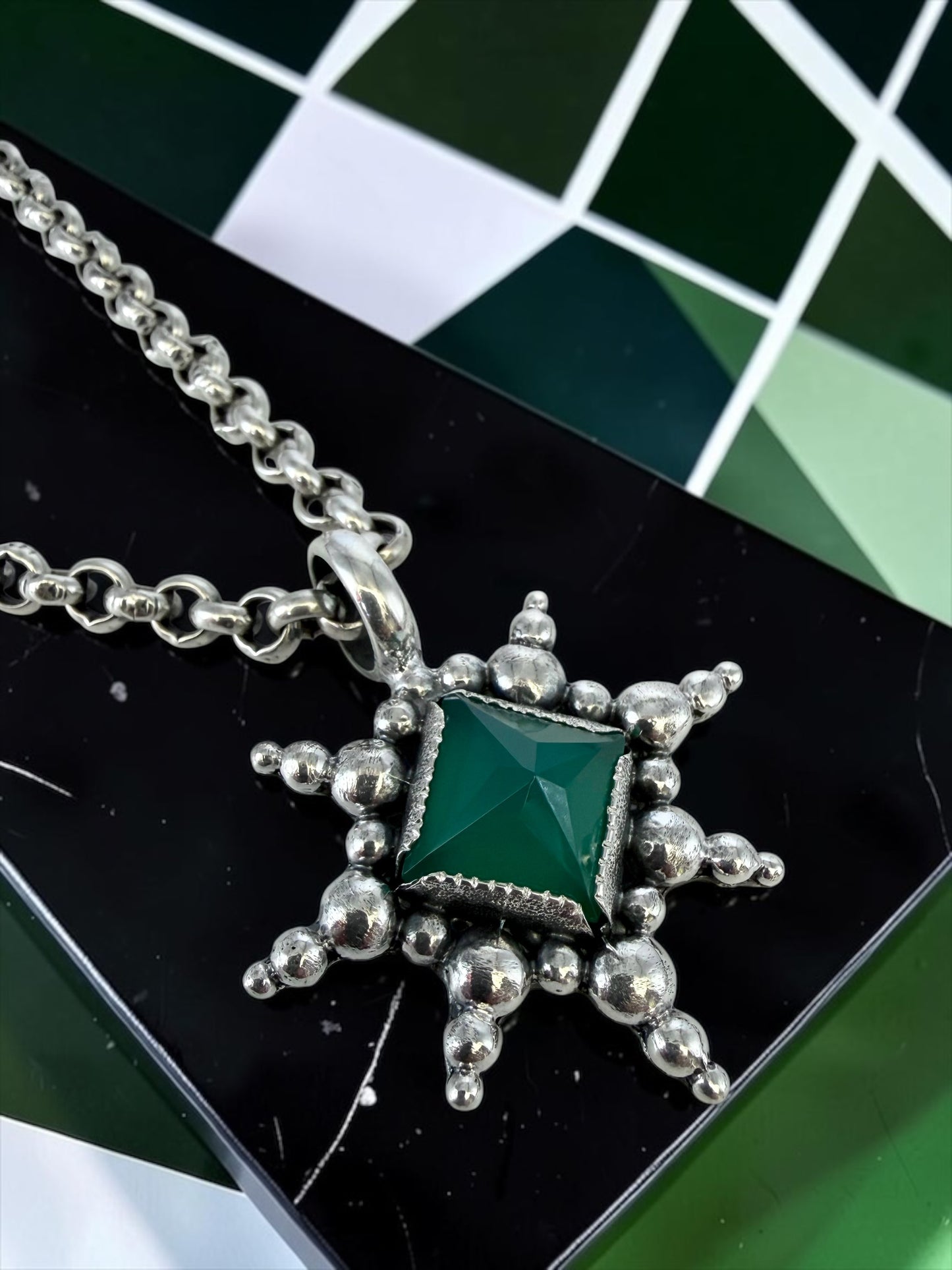 NEW! Colgante Piramide "Firework" Onix verde