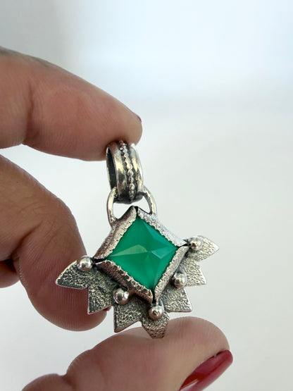 NEW! Colgante Piramide La niña (Onix verde)