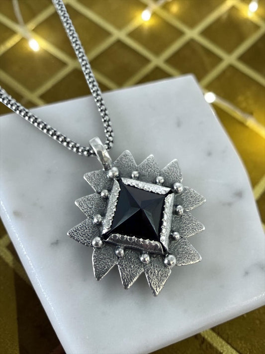 NEW! Colgante Piramide Santa María (Onix negro)