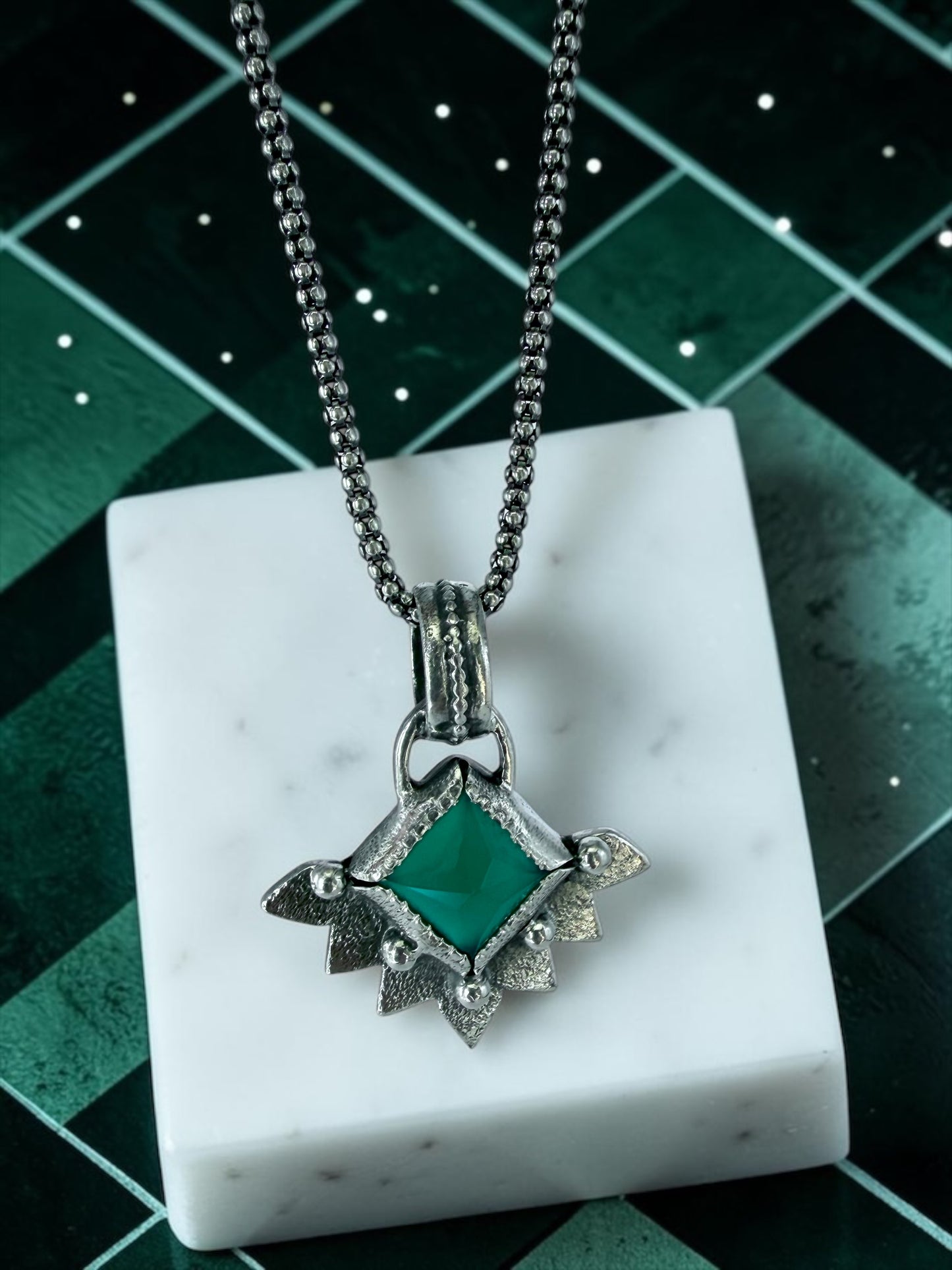 NEW! Colgante Piramide La niña (Onix verde)