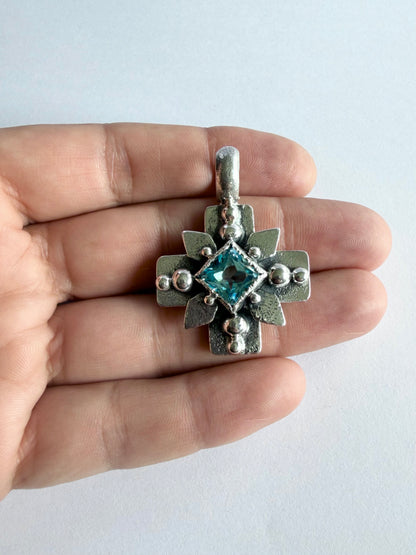 NEW! Colgante Cruz del sur (Topacio sky)