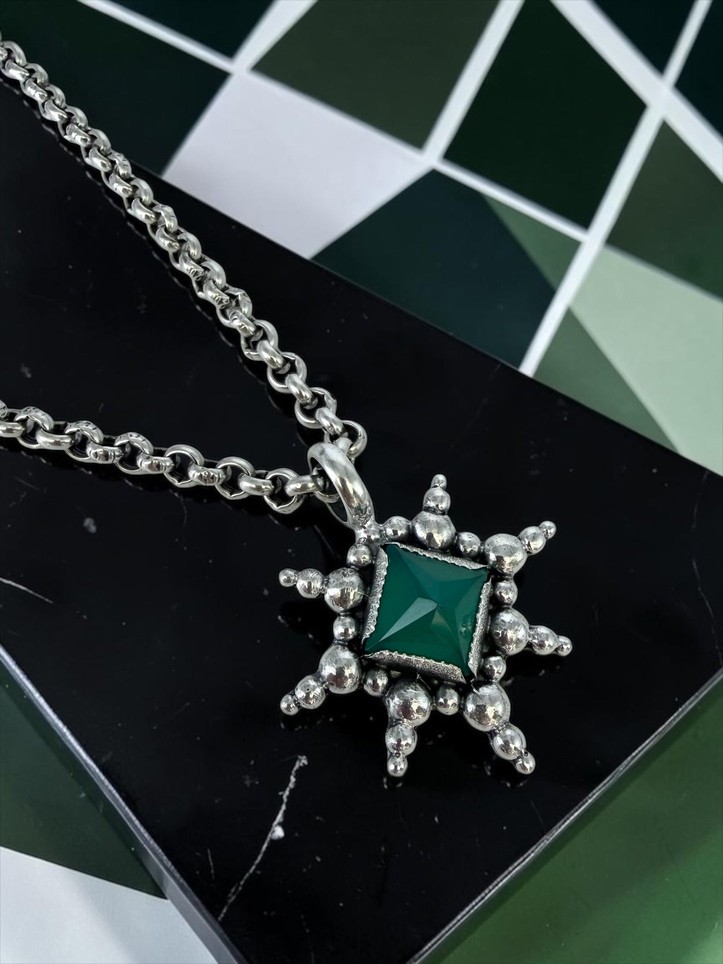 NEW! Colgante Piramide "Firework" Onix verde