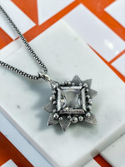NEW! Colgante Piramide Annie (Cuarzo cristal)