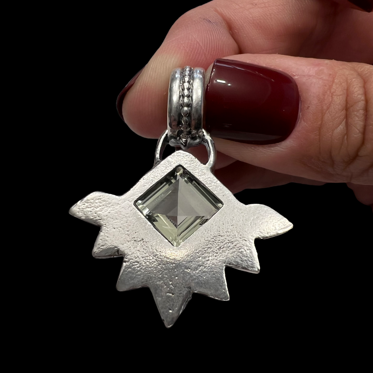 NEW! Colgante Piramide La niña (Onix verde)